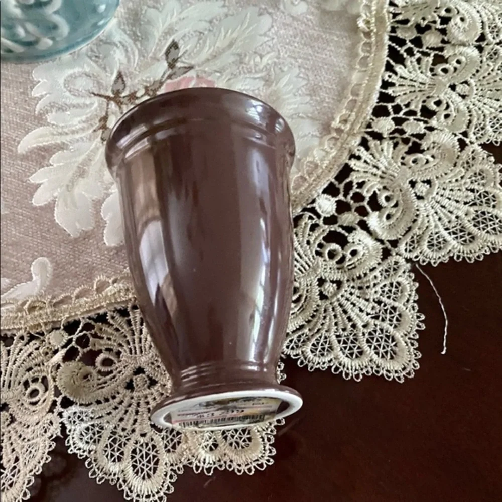 Chocolate brown toothbrush holder.‎